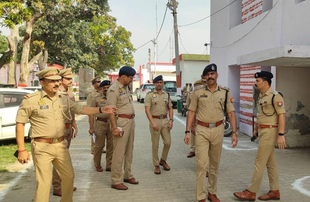 डीआईजी मुरादाबाद का हजरतनगर गढ़ी थाना पर वार्षिक निरीक्षण,व्यवस्थाओं से संतुष्ट एसपी संभल कृष्ण कुमार व टीम की सराहना
